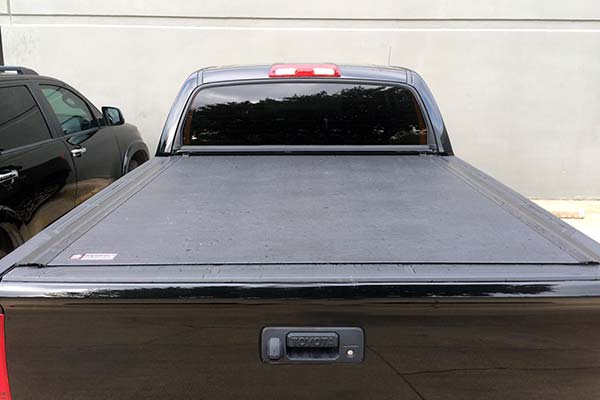 bak-revolver-x2-roll-up-tonneau-cover-customer-2[1].jpg