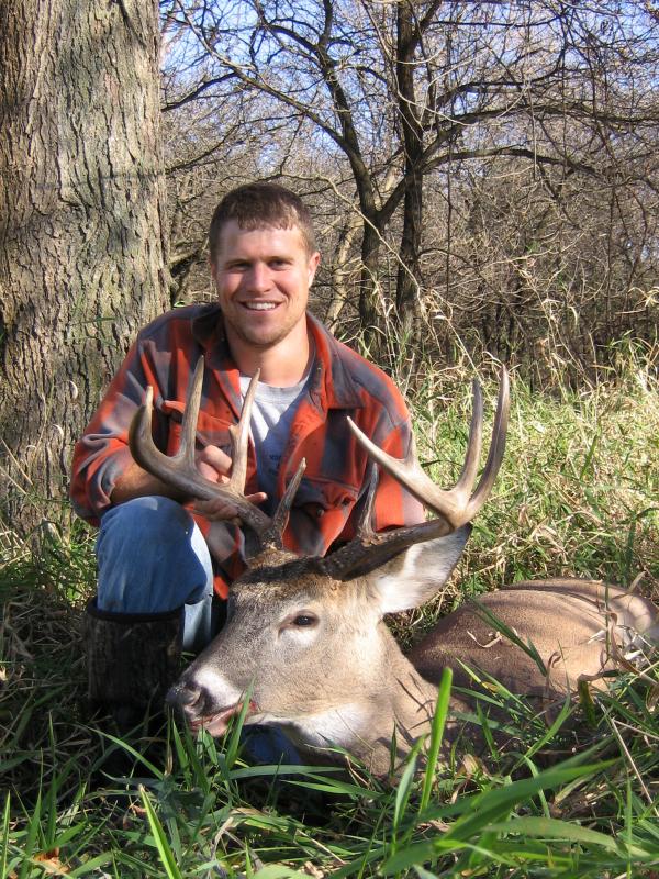 Kevin Pettit's 142" Illinois bow killed 11 pointer