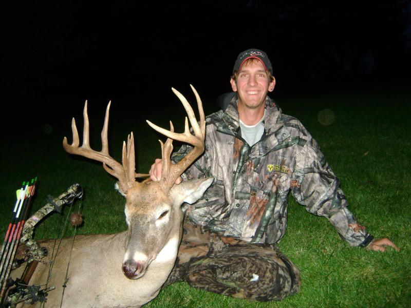 Seth's 2009 159 6/8 17 pointer taken during opening day of Iowa's Archery Season